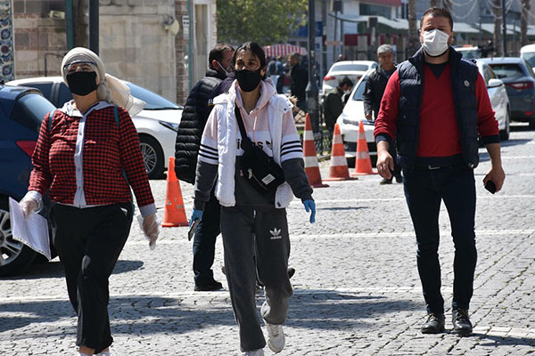 İzmir’de de maske takma zorunluluğu getirildi