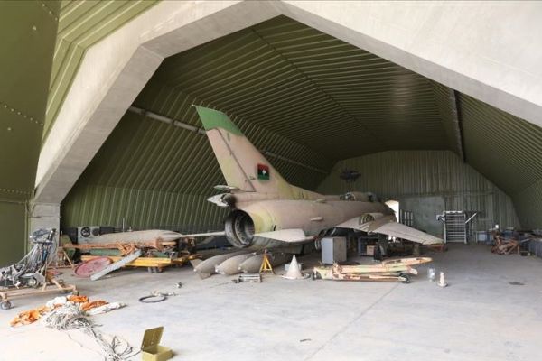 AA ekibi Libya'da Hafter milislerinden kurtarılan hava üssünü görüntüledi