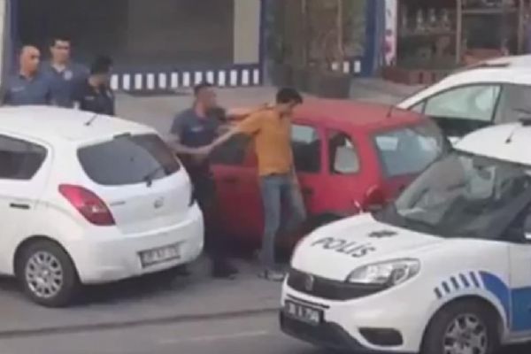 İngiliz bayrağına benzeyen havluyu balkonuna astı, mahalle karıştı