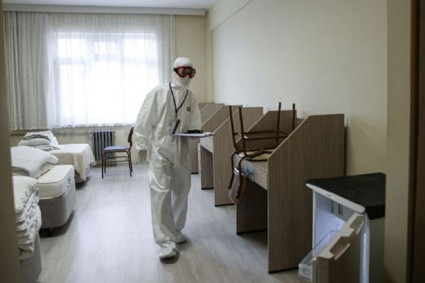 Bakan Kasapoğlu: 76 ildeki yurtlarda 9 bin 700 vatandaşın karantinada