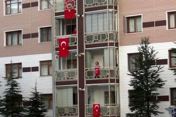 19.19'da tüm yurttta İstiklal Marşı okundu