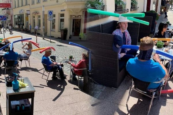 Almanya'da yüzme makarnalı sosyal mesafe önlemi