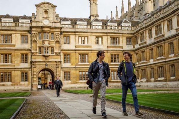 Cambridge Üniversitesi yeni akademik yılda dersleri internet üzerinden verecek