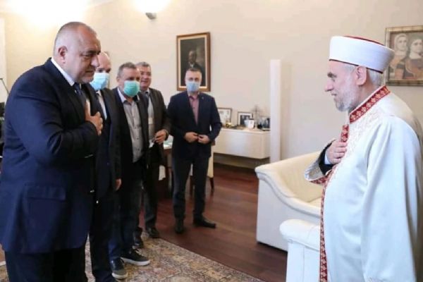 Bulgaristan'da bayram namazı açık havada ve maskeyle kılınacak