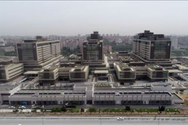 Cumhurbaşkanı Erdoğan, açılışı yapılan Başakşehir Çam ve Sakura Şehir Hastanesini gezdi