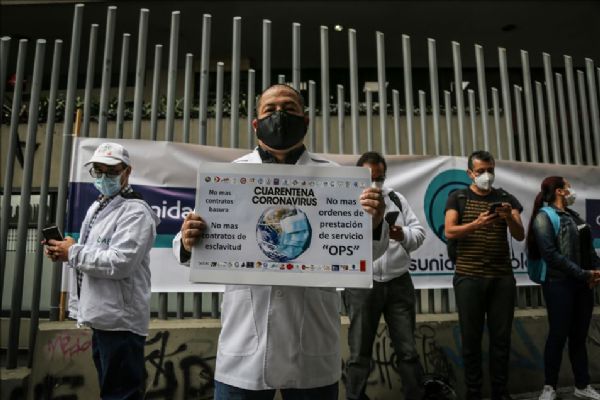 Kolombiya'da sağlık çalışanlarından protesto