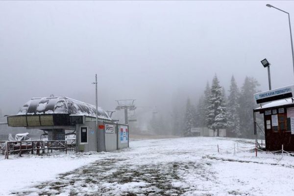 Ilgaz Dağı mayıs ayında yağan karla beyaza büründü