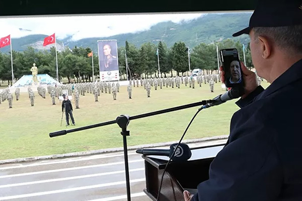 Erdoğan askerlerin bayramını kutladı