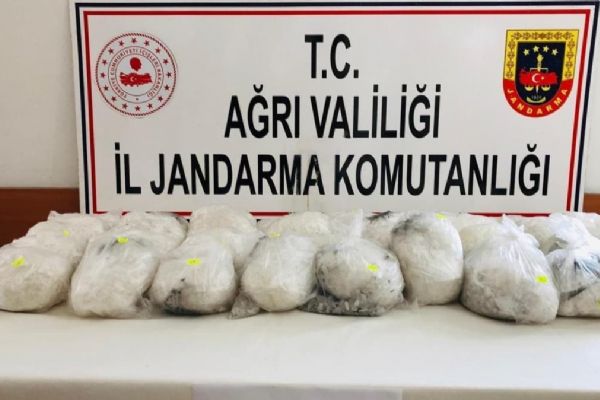 Türkiye-İran sınırında 6 milyon 380 bin lira değerinde uyuşturucu ele geçirildi