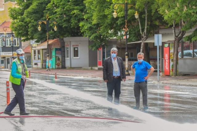Kütahya'nın cadde ve sokakları dezenfekte edildi