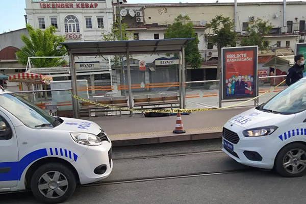 Beyazıt tramvay durağında erkek cesedi bulundu