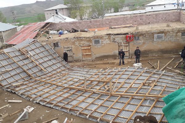 Şiddetli rüzgar 6 ilde hayatı olumsuz etkiledi