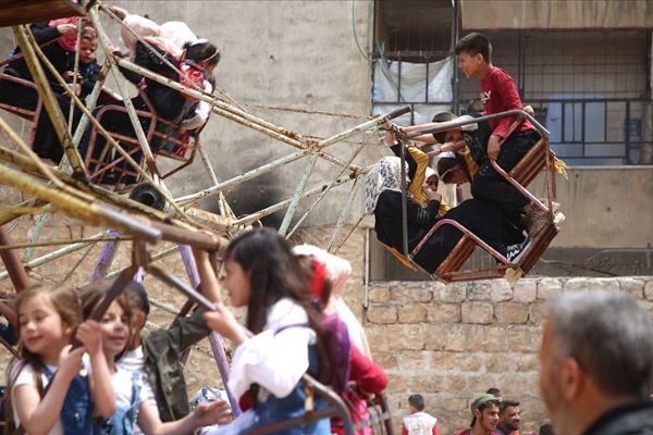 İdlib'de çocuklar bayramı ateşkes ortamında geçiriyor