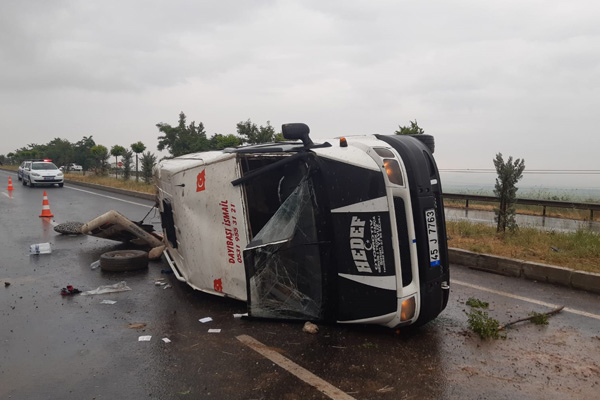Manisa'da tarım işçilerini taşıyan minibüs devrildi: Çok sayıda yaralı var