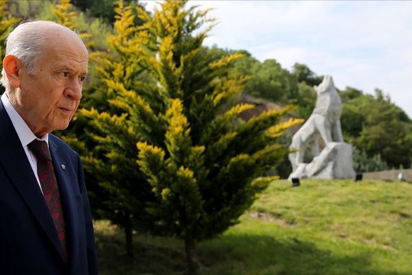 MHP Genel Başkanı Bahçeli Ülkücü Şehitler Anıtı'nı ziyaret etti