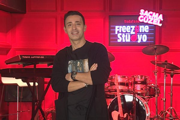 Mustafa Sandal, yarı finalistlerle buluştu
