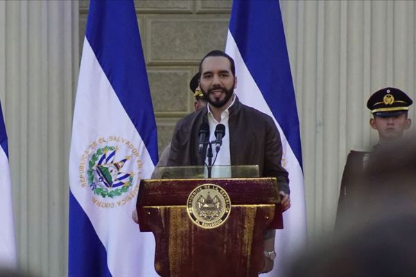 El Salvador Devlet Başkanı açıkladı: Ben de o ilacı kullanıyorum
