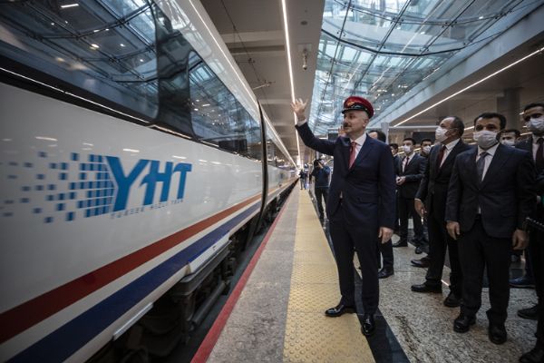 Karaismailoğlu: Kovid-19 nedeniyle durdurulan tren seferleri yeniden başlamıştır