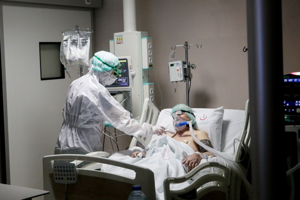 Bilim Kurulu üyesinden sevindiren açıklama: Koronavirüsün hasta etme gücü azaldı