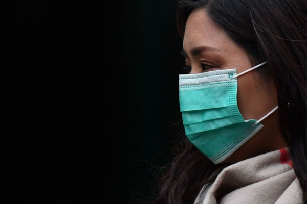 Çinli uzmanlar: Maskeyi evde de takın