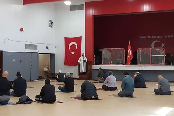 Kanada'da 2,5 ay sonra ilk Cuma namazı kılındı
