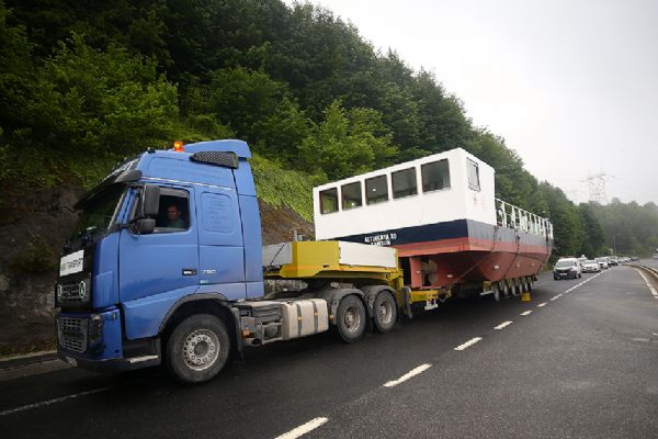 Bolu Dağı'ndan yük nakliye gemisi geçti