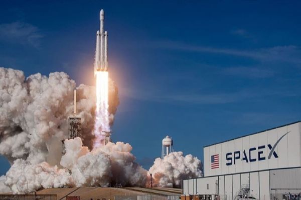 SpaceX'in ertelenen ilk insanlı uzay mekiği denemesi bugün gerçekleşecek