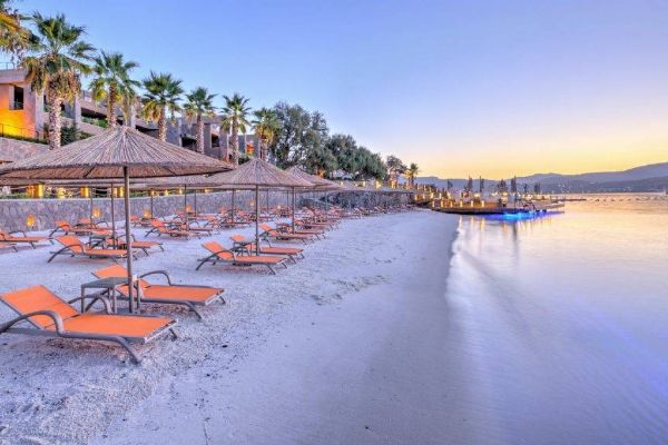 Bodrum plajlarına sosyal mesafe ayarı