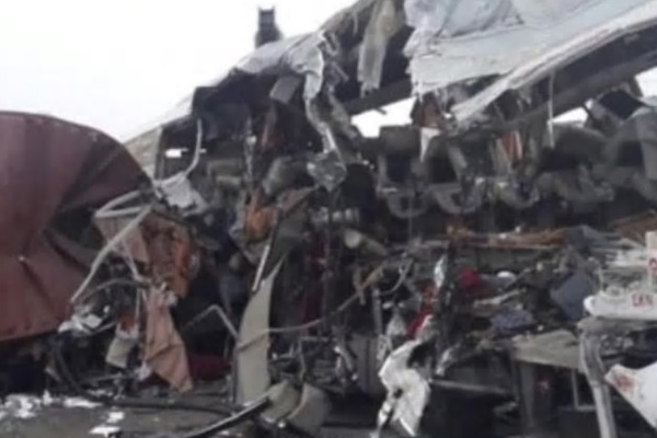 Nepal'de yolcu taşıyan kamyonet kaza yaptı: Çok sayıda ölü ve yaralı var