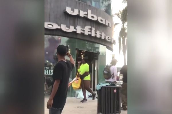 ABD'den Floyd gösterisi sonrası yağma manzaraları