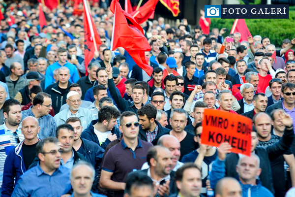 Makedonya'da hükümet protesto edildi