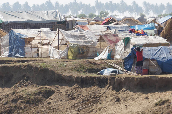 Rohingya Müslümanlarının kampına saldırı