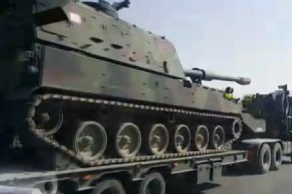 Fırtına obüsleri sınıra sevk edildi