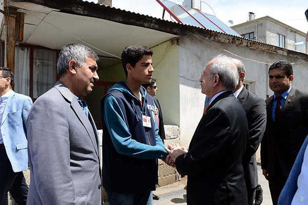 Kılıçdaroğlu Van'da taziye ziyaretinde bulundu