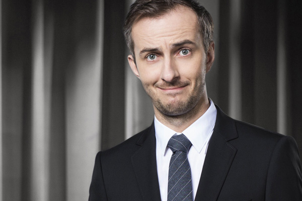 Böhmermann, Erdoğan şiiri sebebiyle ara verilen programına tekrar başladı