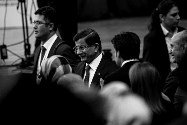 Financial Times: Davutoğlu'nun gidişi ekonomik reformları durma noktasına getirebilir