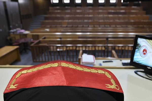 'FETÖ' operasyonunda 7 yakalama kararı