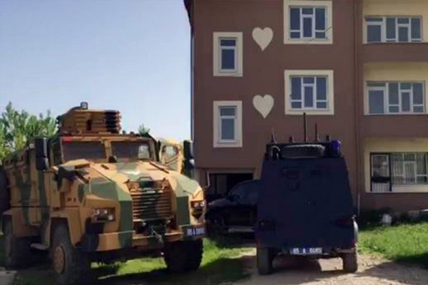 Van’da 500 polisle operasyon