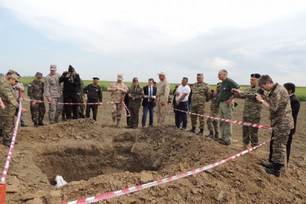 Ermenistan kullanımı yasak mermiler atıyor