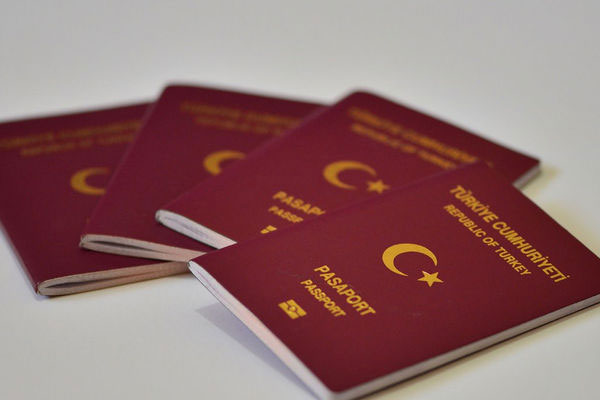 Sahte pasaportlu 98 Uygur Türkü İstanbul'da yakalandı