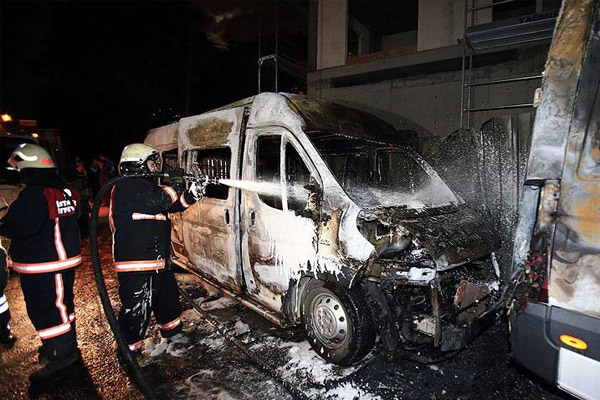 İstanbul'da 5 araç kundaklandı