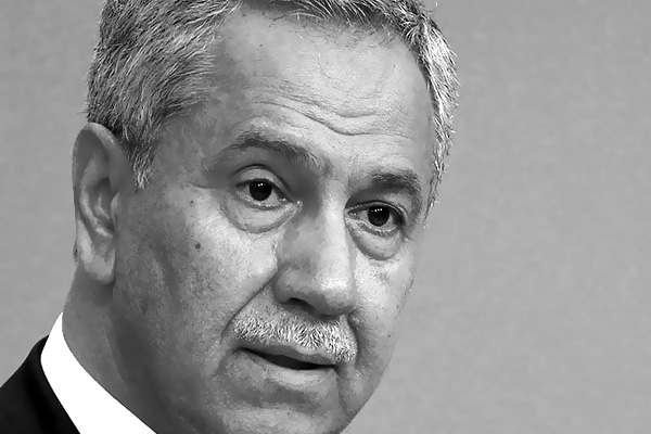 Bülent Arınç'tan hükümete sert eleştiriler