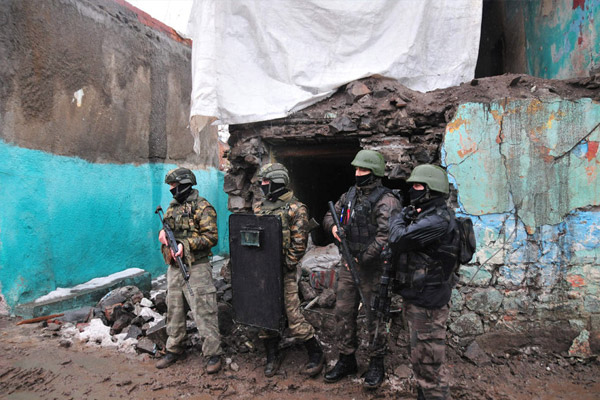 Bitlis'te çatışma: 2 asker yaralı