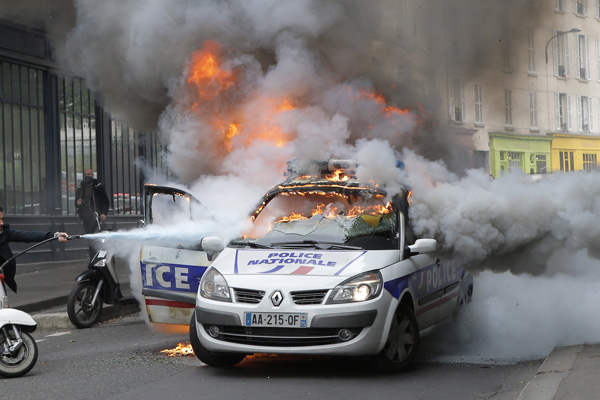 Fransa Cumhurbaşkanlığı eylemcilere çapulcu dedi