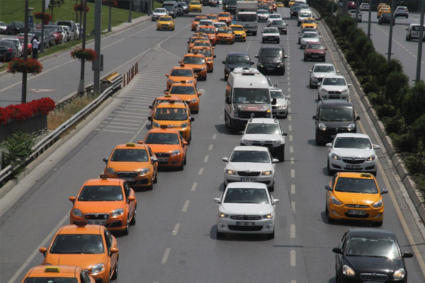 Taksicilerden Binali Yıldırım konvoyu