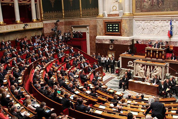 Fransa'da OHAL uzatıldı