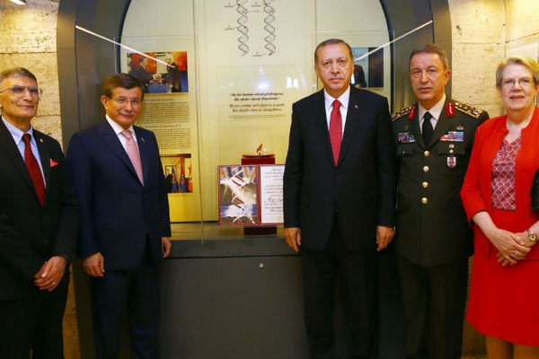 Erdoğan ve Davutoğlu Anıtkabir'de