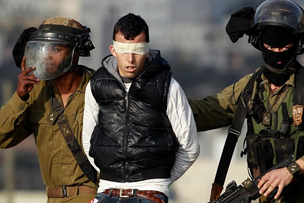 İsrail askerlerinin bıçak korkusu paranoyaya dönüşüyor