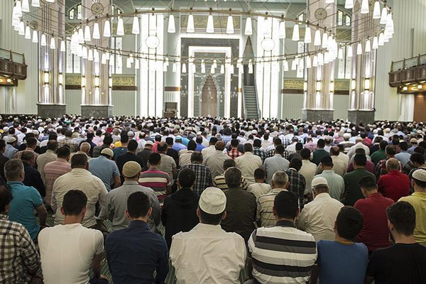 Cuma hutbesinde 'sosyal medya' var