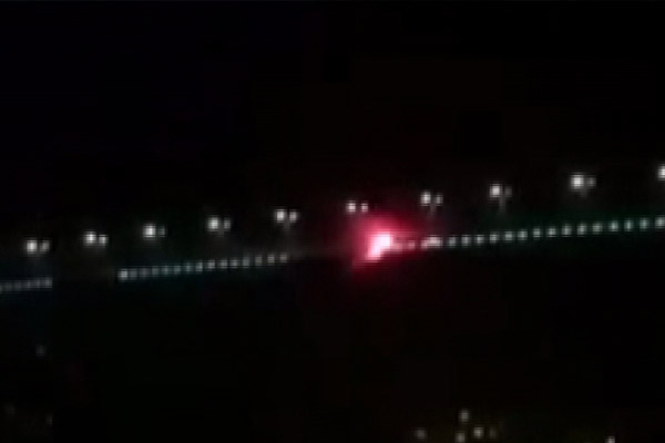 Köprüye asılan Beşiktaş bayrağı yakıldı